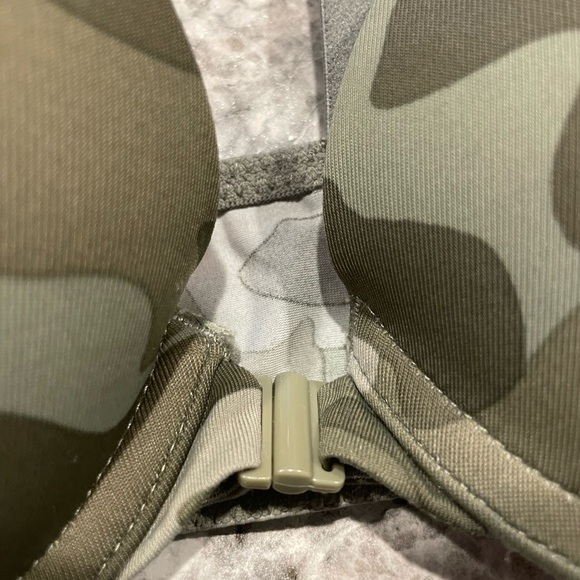 PINK Victoria's Secret Camouflage Bra size 32B padded, front clasp, adjustable - Picture 2 of 6